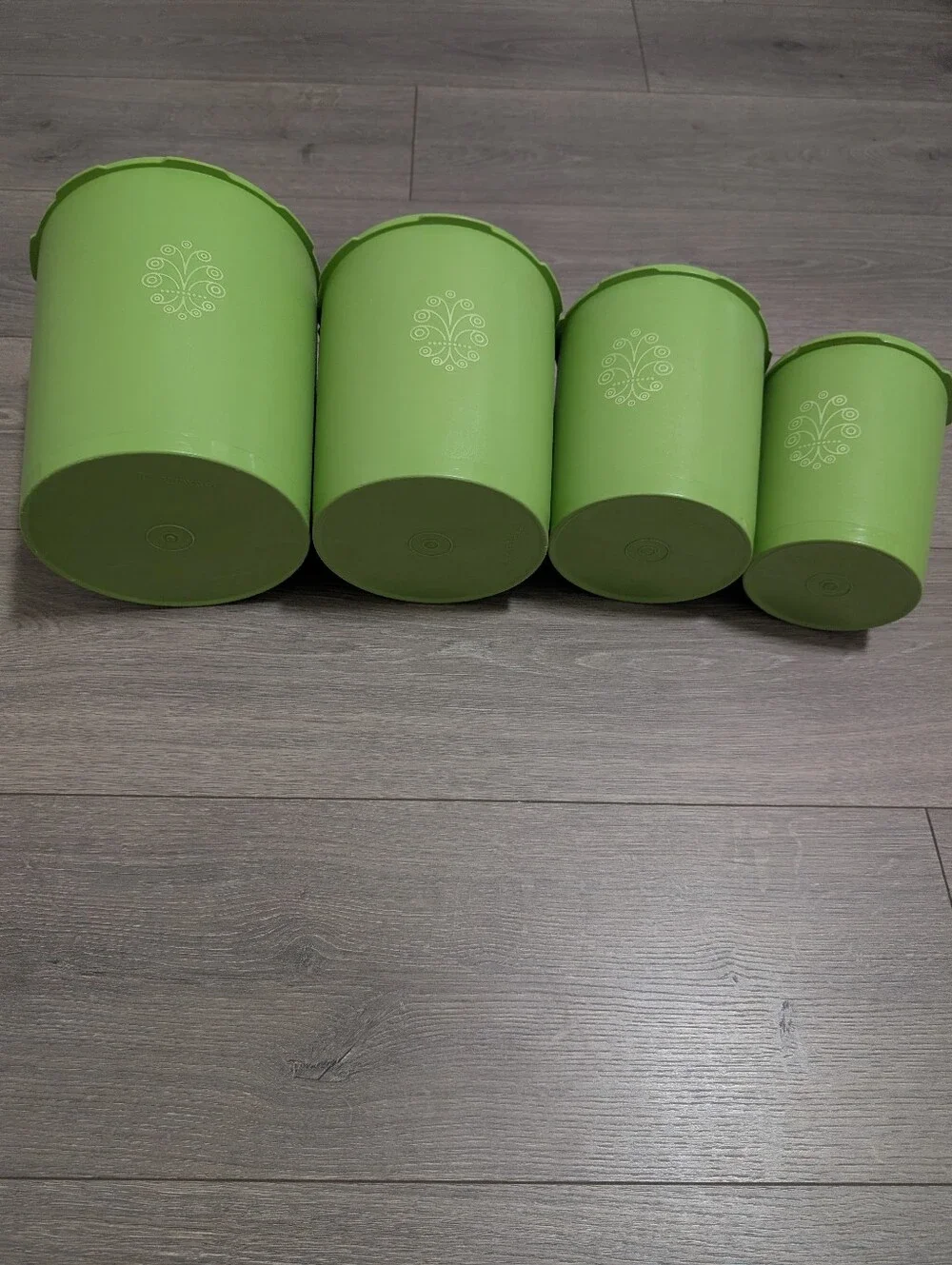 EUC•Vintage Tupperware Durable Servalier Lime Green Canister 4 Piece Set 🍋‍🟩
